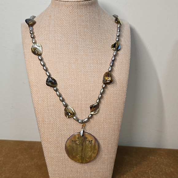 ONE OF A KIND PEARL NECKLACE - Picture 1 of 8